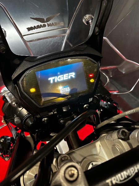 TRIUMPH TIGER 800 XRX /2019 EXCLUSIVO VEÍCULOS SANTA CRUZ DO SUL / Carros no Vale