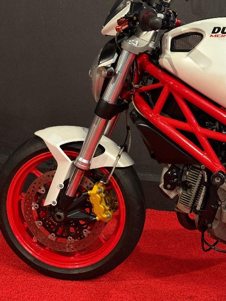 DUCATI MONSTER 796 /2013 EXCLUSIVO VEÍCULOS SANTA CRUZ DO SUL / Carros no Vale