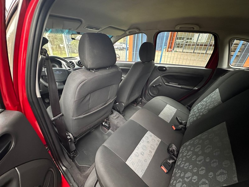 FORD FIESTA 1.0 2014/2014 MENEGHINI VEÍCULOS ARROIO DO MEIO / Carros no Vale