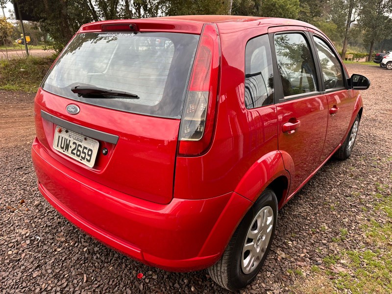 FORD FIESTA 1.0 2014/2014 MENEGHINI VEÍCULOS ARROIO DO MEIO / Carros no Vale