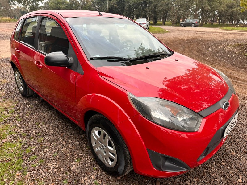 FORD FIESTA 1.0 2014/2014 MENEGHINI VEÍCULOS ARROIO DO MEIO / Carros no Vale