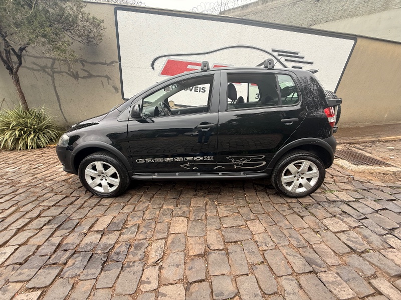 VOLKSWAGEN CROSSFOX 1.6 2010/2010 ELY AUTOMÓVEIS LAJEADO / Carros no Vale