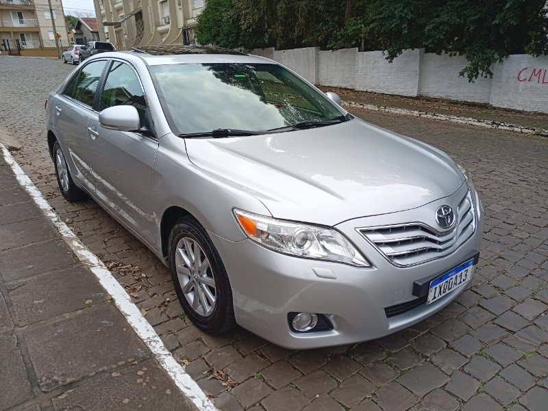 TOYOTA CAMRY XLE 3.5 2010/2010 ALTERNATIVA VEÍCULOS LAJEADO / Carros no Vale