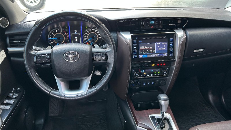 TOYOTA SW4 SRX 2.8 TURBO /2017 IDEAL VEÍCULOS LAJEADO / Carros no Vale