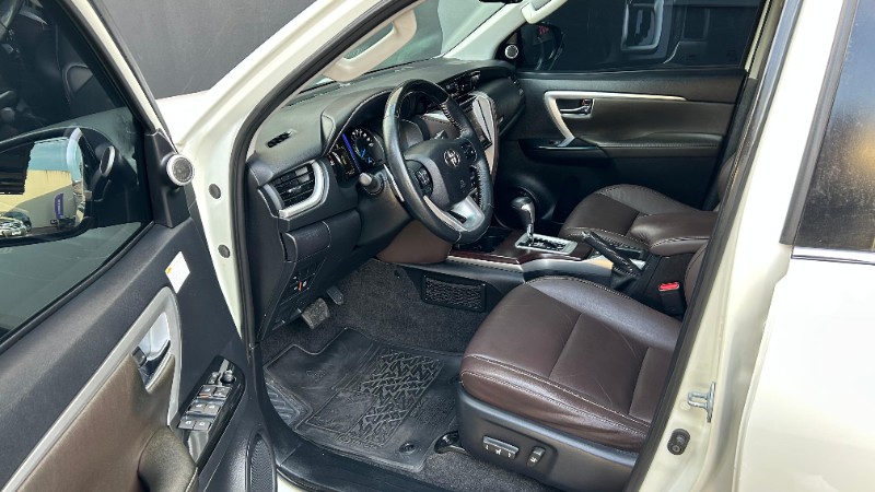 TOYOTA SW4 SRX 2.8 TURBO /2017 IDEAL VEÍCULOS LAJEADO / Carros no Vale