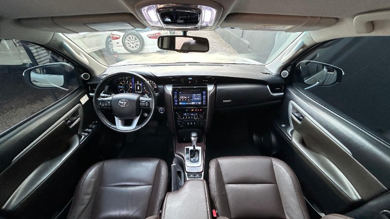 TOYOTA SW4 SRX 2.8 TURBO /2017 IDEAL VEÍCULOS LAJEADO / Carros no Vale