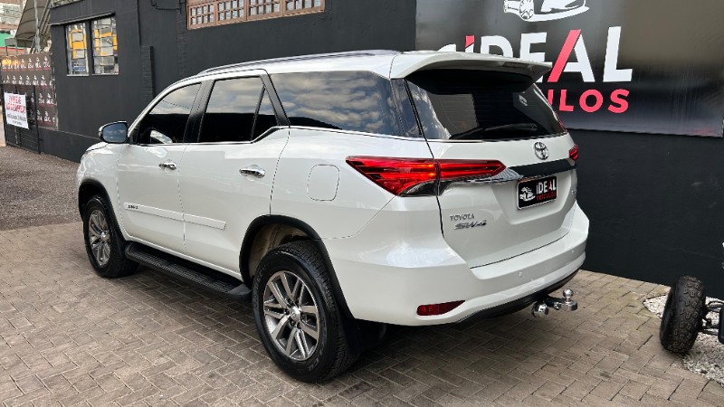 TOYOTA SW4 SRX 2.8 TURBO /2017 IDEAL VEÍCULOS LAJEADO / Carros no Vale