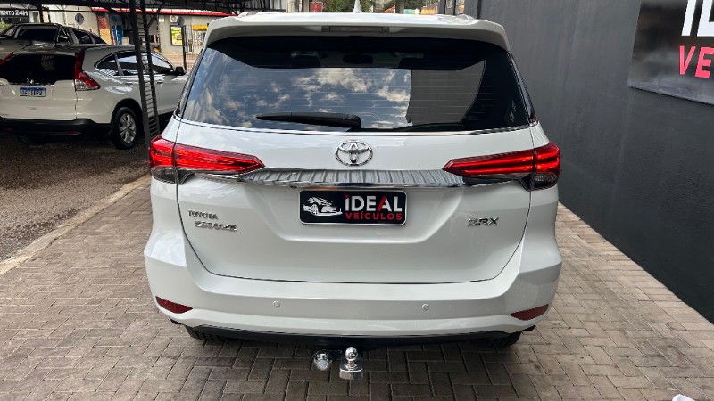TOYOTA SW4 SRX 2.8 TURBO /2017 IDEAL VEÍCULOS LAJEADO / Carros no Vale