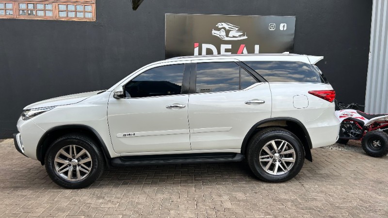 TOYOTA SW4 SRX 2.8 TURBO /2017 IDEAL VEÍCULOS LAJEADO / Carros no Vale