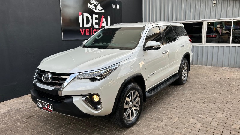 TOYOTA SW4 SRX 2.8 TURBO /2017 IDEAL VEÍCULOS LAJEADO / Carros no Vale