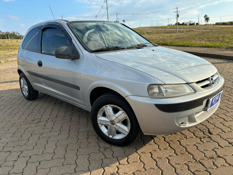 CHEVROLET CELTA 1.0 /2001 RT 811 VEÍCULOS ARROIO DO MEIO / Carros no Vale