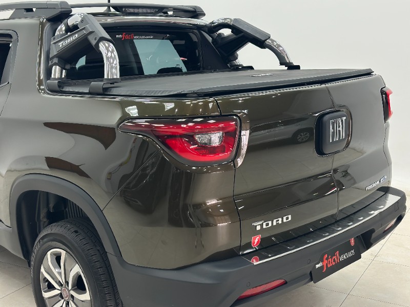 FIAT TORO 1.8 16V EVO FLEX FREEDOM AUTOMÁTICO 2016/2017 MAIS FÁCIL VEÍCULOS SANTA CRUZ DO SUL / Carros no Vale