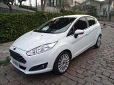 FORD NEW FIESTA TITANIUM 2015/2016 ALTERNATIVA VEÍCULOS LAJEADO / Carros no Vale