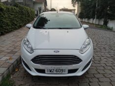 FORD NEW FIESTA TITANIUM 2015/2016 ALTERNATIVA VEÍCULOS LAJEADO / Carros no Vale