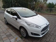 FORD NEW FIESTA TITANIUM 2015/2016 ALTERNATIVA VEÍCULOS LAJEADO / Carros no Vale
