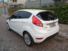 FORD NEW FIESTA TITANIUM 2015/2016 ALTERNATIVA VEÍCULOS LAJEADO / Carros no Vale