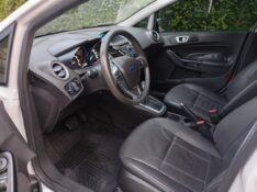 FORD NEW FIESTA TITANIUM 2015/2016 ALTERNATIVA VEÍCULOS LAJEADO / Carros no Vale