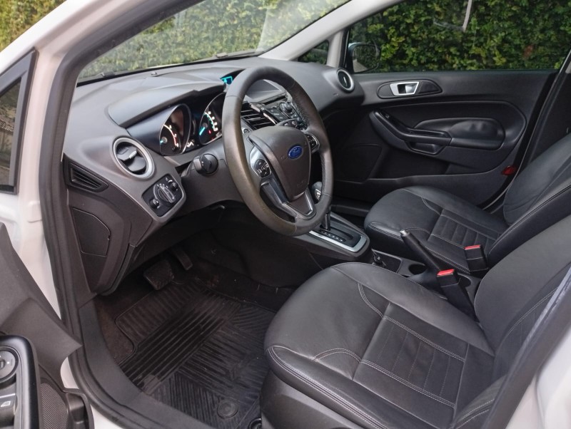 FORD NEW FIESTA TITANIUM 2015/2016 ALTERNATIVA VEÍCULOS LAJEADO / Carros no Vale