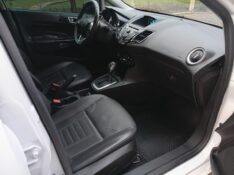 FORD NEW FIESTA TITANIUM 2015/2016 ALTERNATIVA VEÍCULOS LAJEADO / Carros no Vale