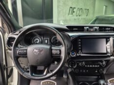 TOYOTA HILUX 2.8 SRX 4X4 CD 16V /2020 DE CONTO AUTOMÓVEIS SARANDI / Carros no Vale