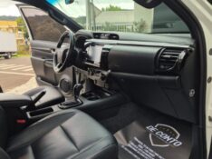 TOYOTA HILUX 2.8 SRX 4X4 CD 16V /2020 DE CONTO AUTOMÓVEIS SARANDI / Carros no Vale