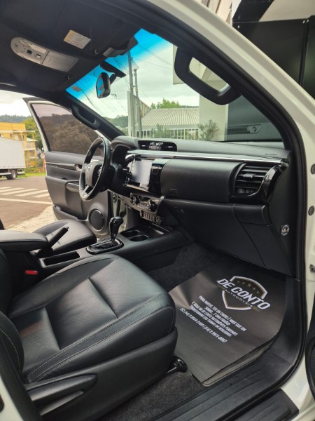 TOYOTA HILUX 2.8 SRX 4X4 CD 16V /2020 DE CONTO AUTOMÓVEIS SARANDI / Carros no Vale