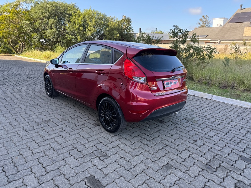 FORD FIESTA 1.6 TITANIUM 2015/2015 ELY AUTOMÓVEIS LAJEADO / Carros no Vale