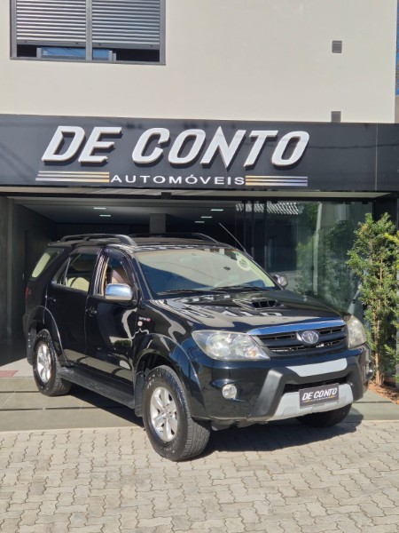 TOYOTA HILUX SW4 3.0 SRV 4X4 16V /2007 DE CONTO AUTOMÓVEIS SARANDI / Carros no Vale