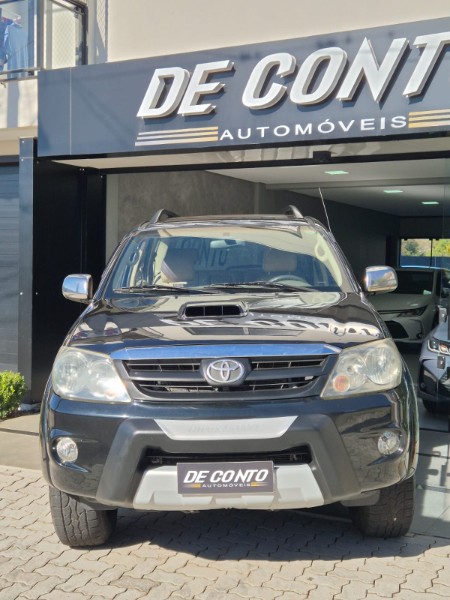 TOYOTA HILUX SW4 3.0 SRV 4X4 16V /2007 DE CONTO AUTOMÓVEIS SARANDI / Carros no Vale