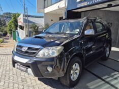 TOYOTA HILUX SW4 3.0 SRV 4X4 16V /2007 DE CONTO AUTOMÓVEIS SARANDI / Carros no Vale