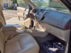 TOYOTA HILUX SW4 3.0 SRV 4X4 16V /2007 DE CONTO AUTOMÓVEIS SARANDI / Carros no Vale