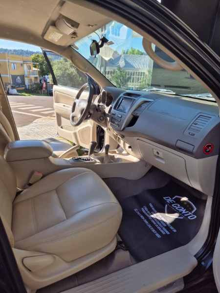 TOYOTA HILUX SW4 3.0 SRV 4X4 16V /2007 DE CONTO AUTOMÓVEIS SARANDI / Carros no Vale