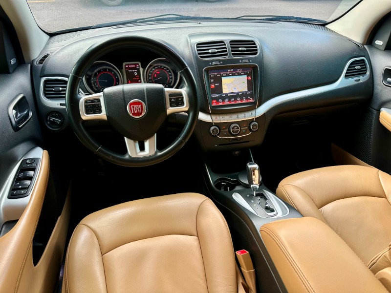 FIAT FREEMONT PRECISION 2.4 7 LUGARES 2013/2014 SÉTIMA VEÍCULOS GUAPORÉ / Carros no Vale