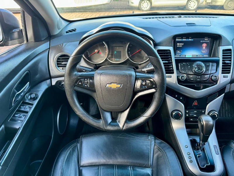 CHEVROLET CRUZE 1.8 LTZ SPORT6 16V FLEX 4P AUTOMÁTICO 2013/2014 AR MULTIMARCAS VENÂNCIO AIRES / Carros no Vale