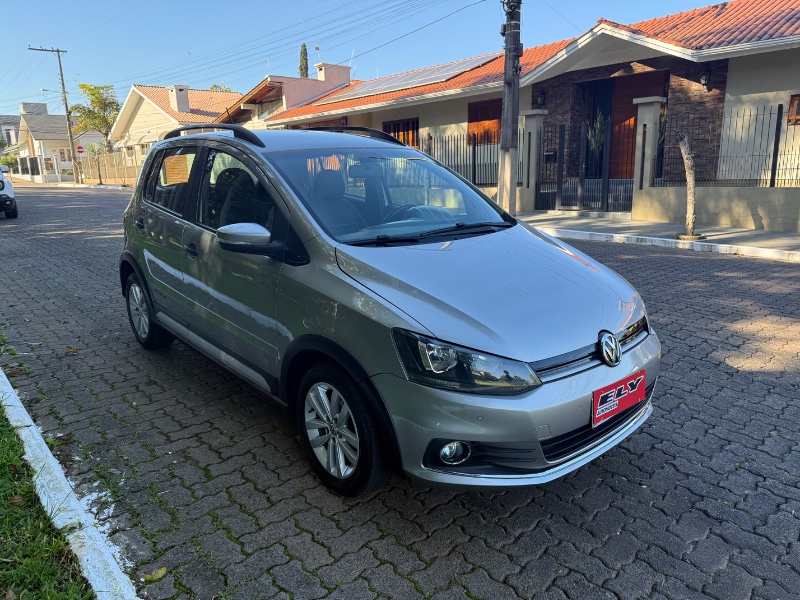 VOLKSWAGEN FOX 1.0 MPI TRACK (FLEX) 2017/2017 ELY AUTOMÓVEIS LAJEADO / Carros no Vale