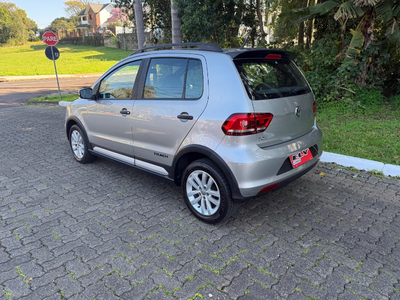 VOLKSWAGEN FOX 1.0 MPI TRACK (FLEX) 2017/2017 ELY AUTOMÓVEIS LAJEADO / Carros no Vale