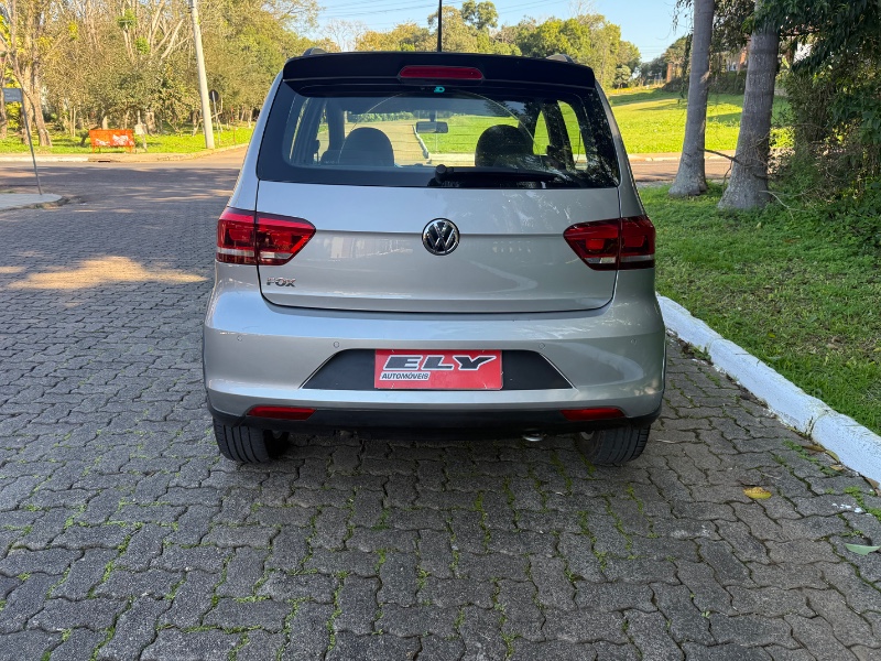 VOLKSWAGEN FOX 1.0 MPI TRACK (FLEX) 2017/2017 ELY AUTOMÓVEIS LAJEADO / Carros no Vale