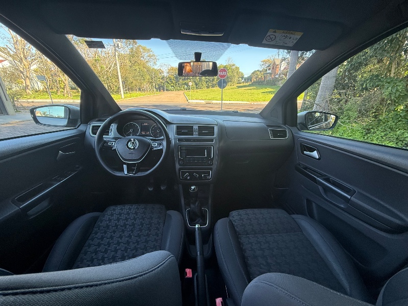 VOLKSWAGEN FOX 1.0 MPI TRACK (FLEX) 2017/2017 ELY AUTOMÓVEIS LAJEADO / Carros no Vale