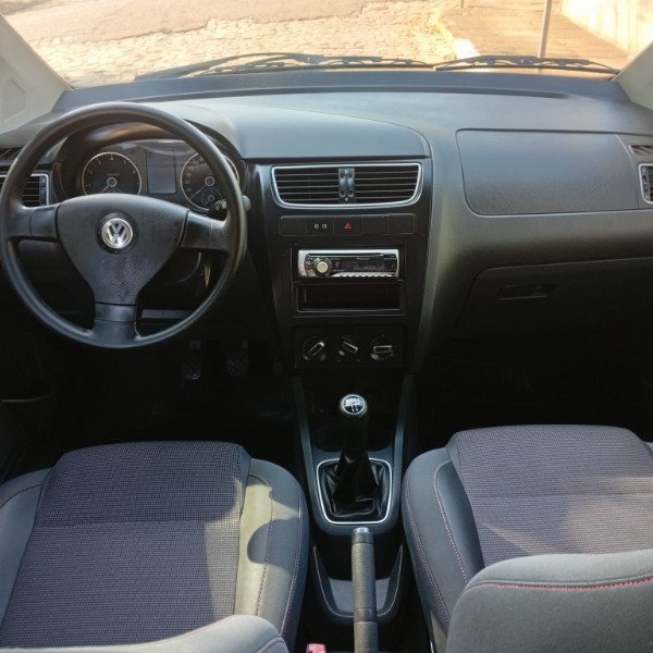 VOLKSWAGEN FOX PRIME 1.6 2009/2010 ALTERNATIVA VEÍCULOS LAJEADO / Carros no Vale