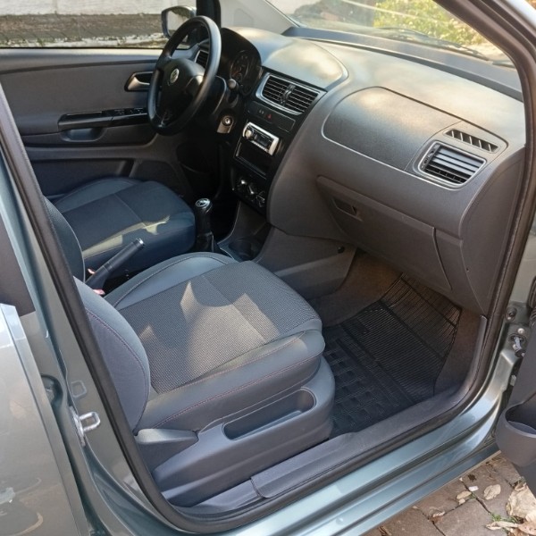 VOLKSWAGEN FOX PRIME 1.6 2009/2010 ALTERNATIVA VEÍCULOS LAJEADO / Carros no Vale