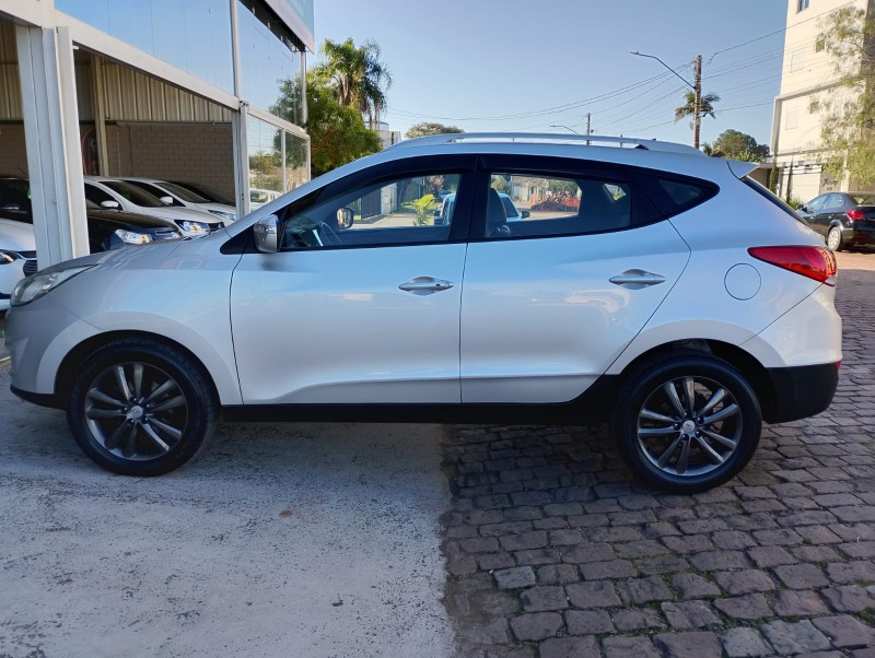HYUNDAI IX35 2.0 GL /2015 CHIMA VEÍCULOS VENÂNCIO AIRES / Carros no Vale