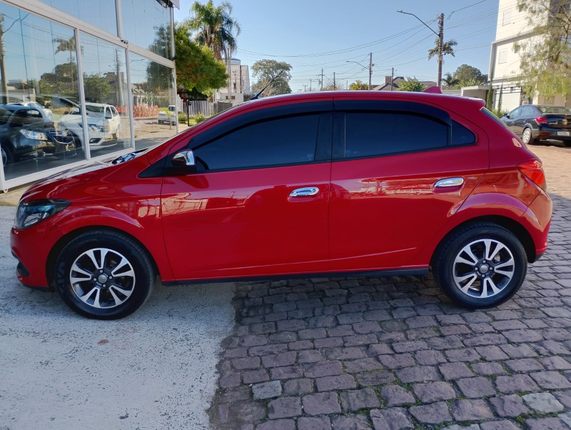 CHEVROLET ONIX HATCH LTZ 1.4 8V FLEXPOWER 5P MEC. /2013 CHIMA VEÍCULOS VENÂNCIO AIRES / Carros no Vale