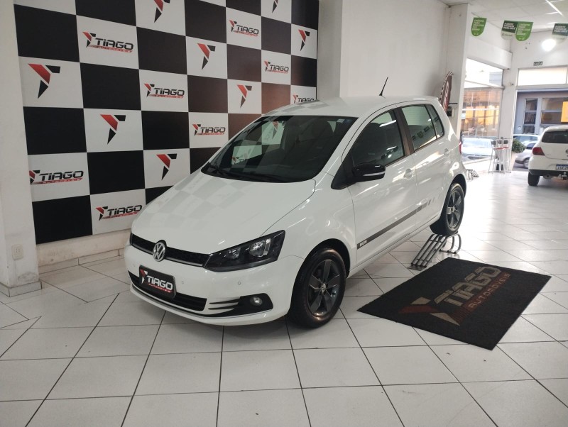 VOLKSWAGEN FOX RUN 1.6 8V 2017/2017 TIAGO AUTOMÓVEIS VENÂNCIO AIRES / Carros no Vale