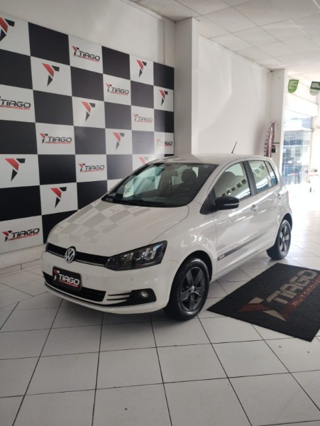 VOLKSWAGEN FOX RUN 1.6 8V 2017/2017 TIAGO AUTOMÓVEIS VENÂNCIO AIRES / Carros no Vale