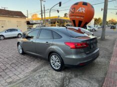 FORD FOCUS SE 2.0 FLEX 4P AUT 2015/2016 AR MULTIMARCAS VENÂNCIO AIRES / Carros no Vale