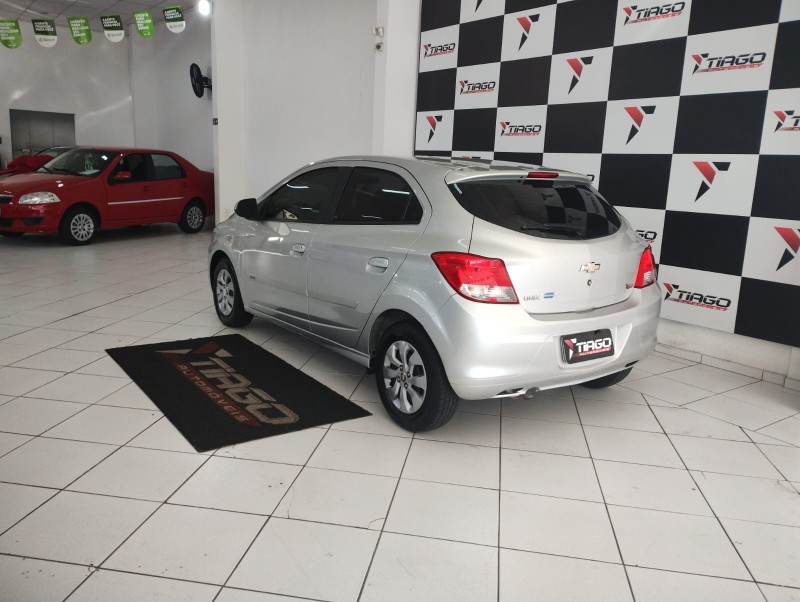 CHEVROLET ONIX 1.0 2018/2018 TIAGO AUTOMÓVEIS VENÂNCIO AIRES / Carros no Vale