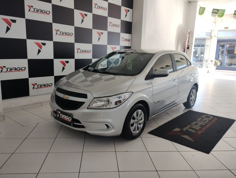CHEVROLET ONIX 1.0 2018/2018 TIAGO AUTOMÓVEIS VENÂNCIO AIRES / Carros no Vale