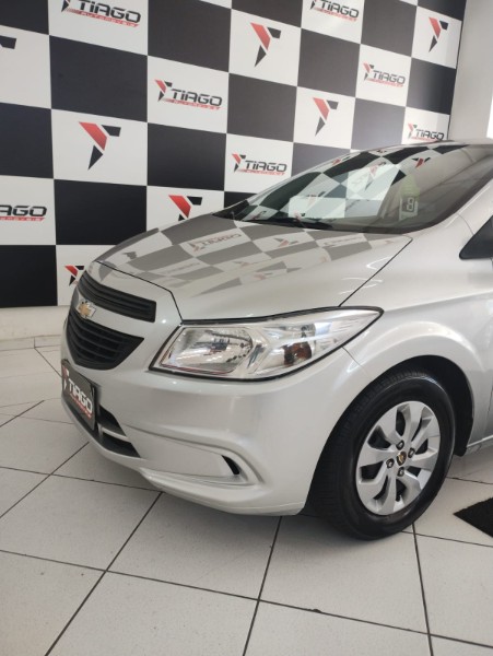 CHEVROLET ONIX 1.0 2018/2018 TIAGO AUTOMÓVEIS VENÂNCIO AIRES / Carros no Vale