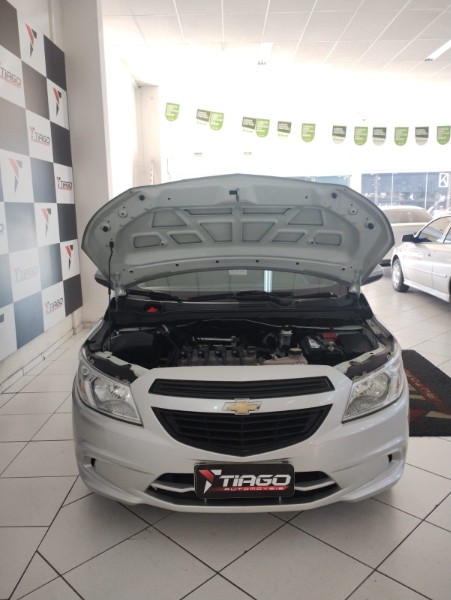 CHEVROLET ONIX 1.0 2018/2018 TIAGO AUTOMÓVEIS VENÂNCIO AIRES / Carros no Vale