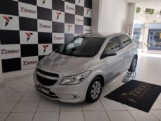 CHEVROLET ONIX 1.0 2018/2018 TIAGO AUTOMÓVEIS VENÂNCIO AIRES / Carros no Vale